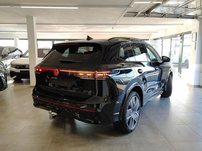 Neu VW Tiguan R-line 150 PS (110 kW) 2026 Grenadillschwarzmetallic SUV