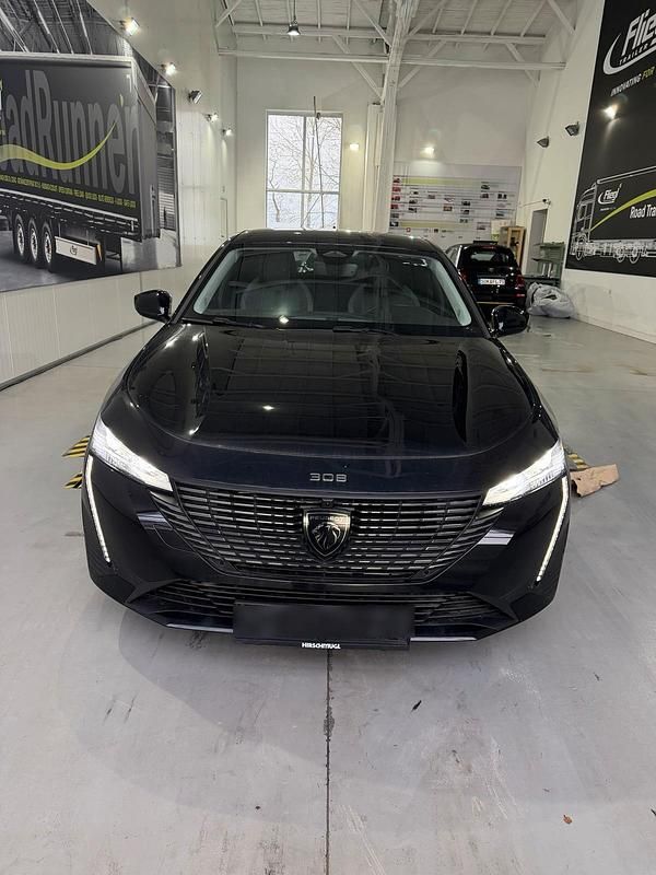 Neu Peugeot 308 130 PS (95 kW) 2025 Schwarz Kombi