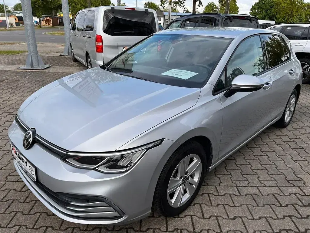 Gebraucht VW Golf VIII Life 150 PS (110 kW) 2023 Silber Limousine