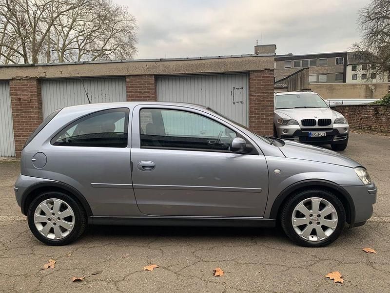 Gebraucht Opel Corsa Edition 80 PS (58 kW) 2005 Silber Kleinwagen
