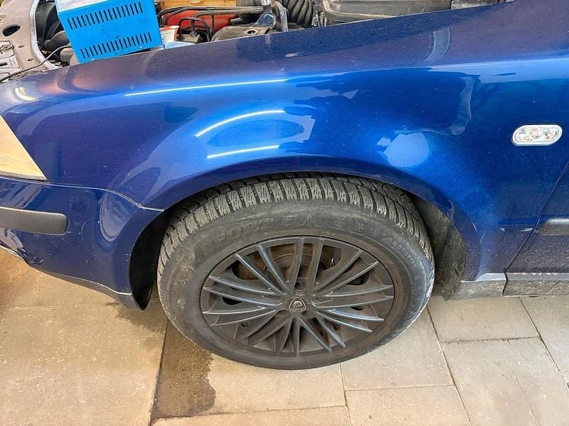 Gebraucht VW Passat 105 PS (77 kW) 2002 Blau Kombi