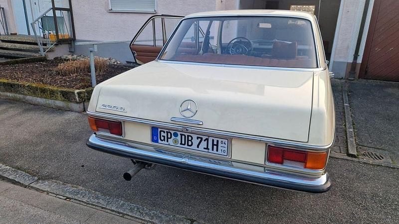 Gebraucht Mercedes W115 60 PS (44 kW) 1971 Braun Limousine