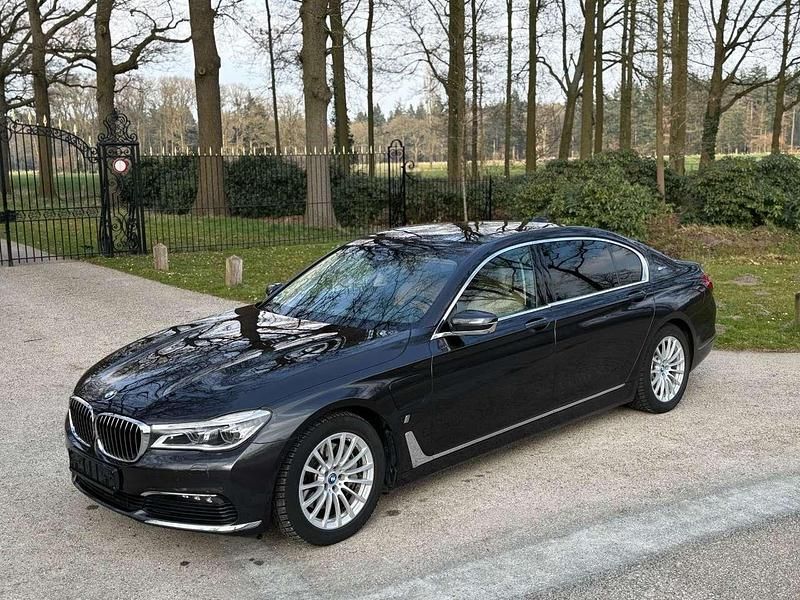 Gebraucht BMW 740L 258 PS (189 kW) 2017 Sophistograu brillanteffekt me Limousine