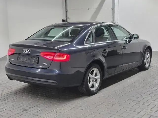 Używany Audi A4 Ambiente 120 KM (88 kW) 2014 Niebieski Sedan/Limuzyna