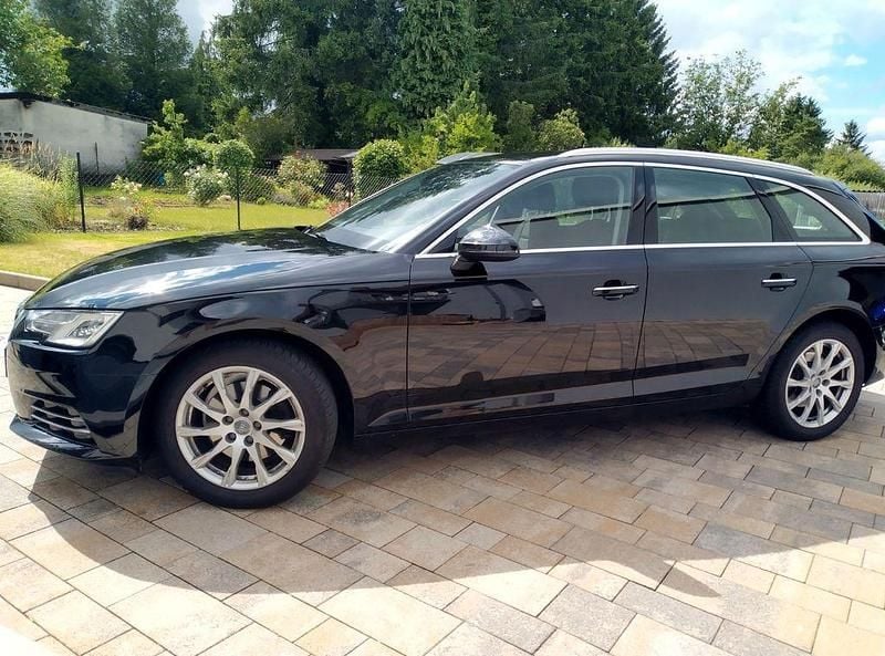 Schwarz Gebraucht 2018 Audi A4 Kombi | 18.000 € (Guter Preis) - Bild 1/4