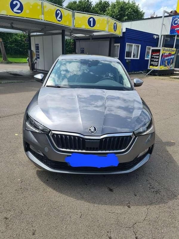 Grau Gebraucht 2023 Skoda Scala Cool Plus Kleinwagen | 15.950 € (Superpreis) - Bild 1/4
