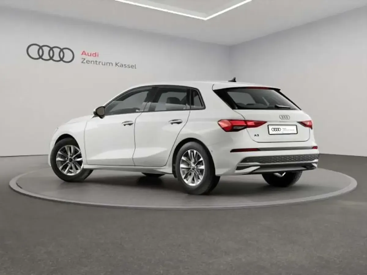 Gebraucht Audi A3 116 PS (85 kW) 2024 Arkonaweiß Limousine