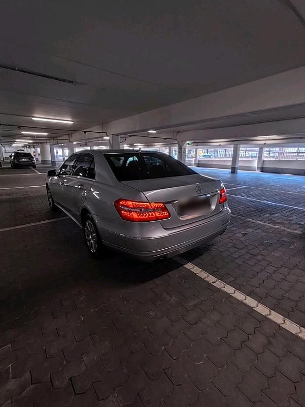 Gebraucht Mercedes E350 Elegance 292 PS (214 kW) 2009 Grau Limousine