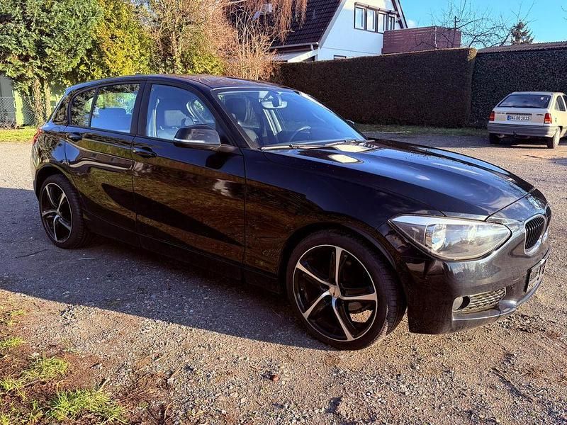 Schwarz Gebraucht 2014 BMW 116 Kleinwagen | 5.990 € (Superpreis) - Bild 1/4