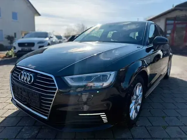 Gebraucht Audi A3 e-tron Comfort 102 PS (75 kW) 2017 Schwarz Kleinwagen