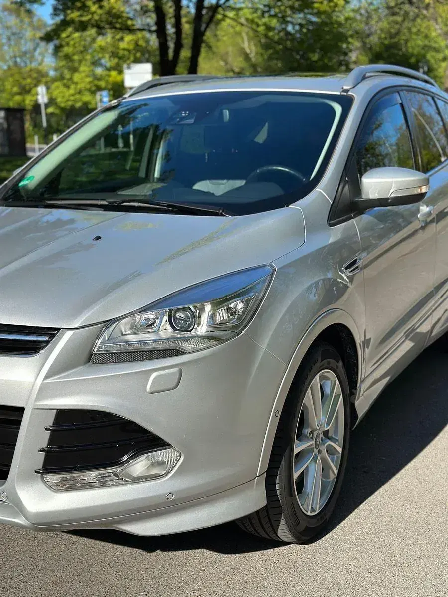 Gebraucht Ford Kuga Titanium 163 PS (119 kW) 2014 Silber SUV