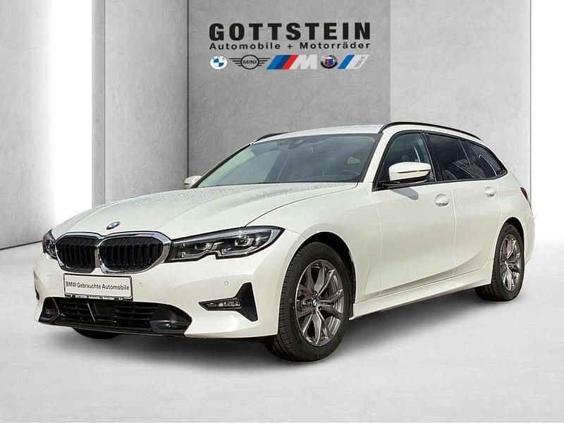 Alpinweiss iii Gebraucht 2020 BMW 320 Sport Line Kombi | 22.979 € (Teuer) - Bild 1/3