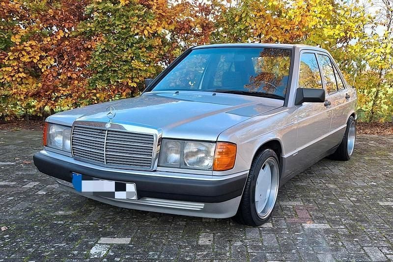 Silber Gebraucht 1992 Mercedes 190 Sportline Limousine | 6.999 € - Bild 1/4