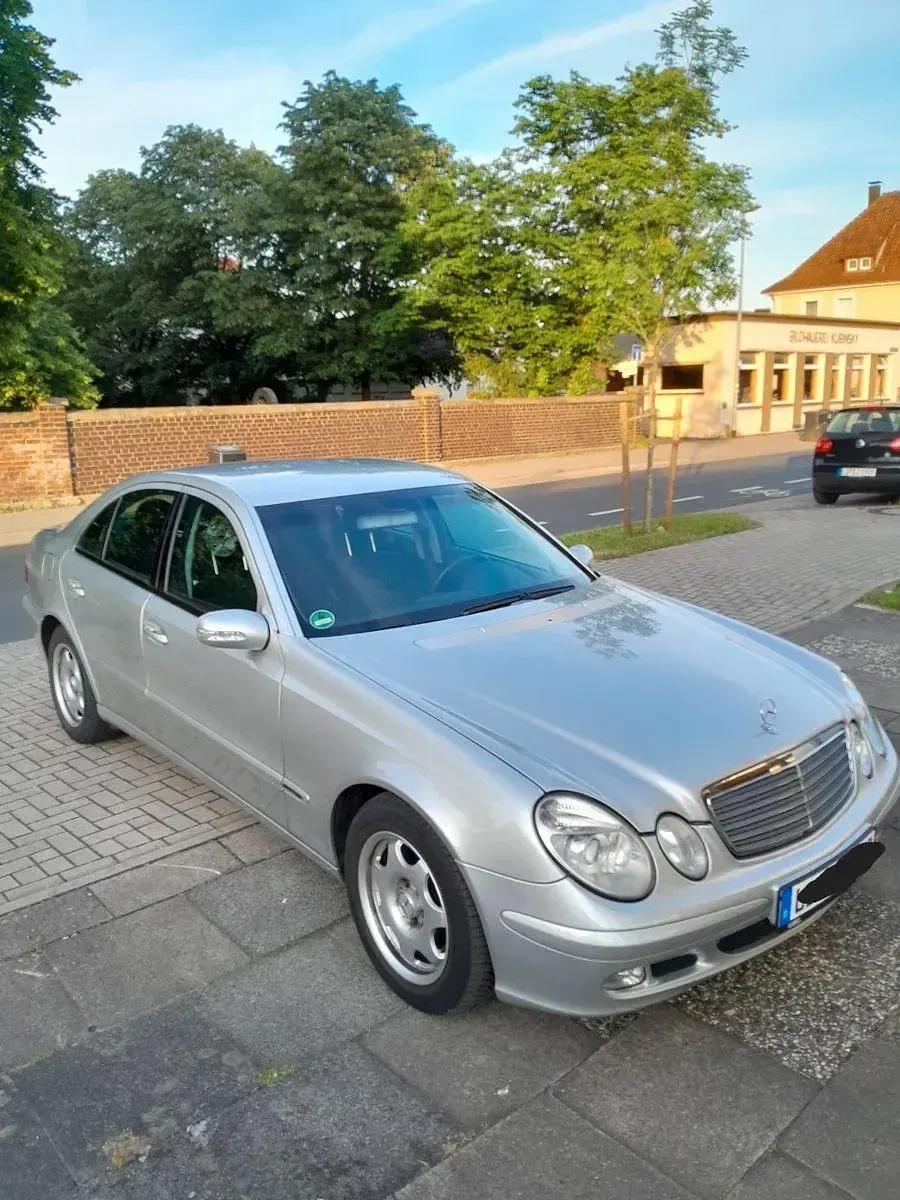 Gebraucht Mercedes E240 Classic 177 PS (130 kW) 2003 Silber Limousine
