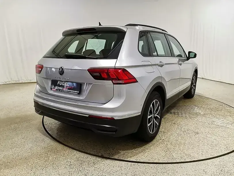 Second-hand VW Tiguan Life 150 CP (110 kW) 2022 Argintiu SUV
