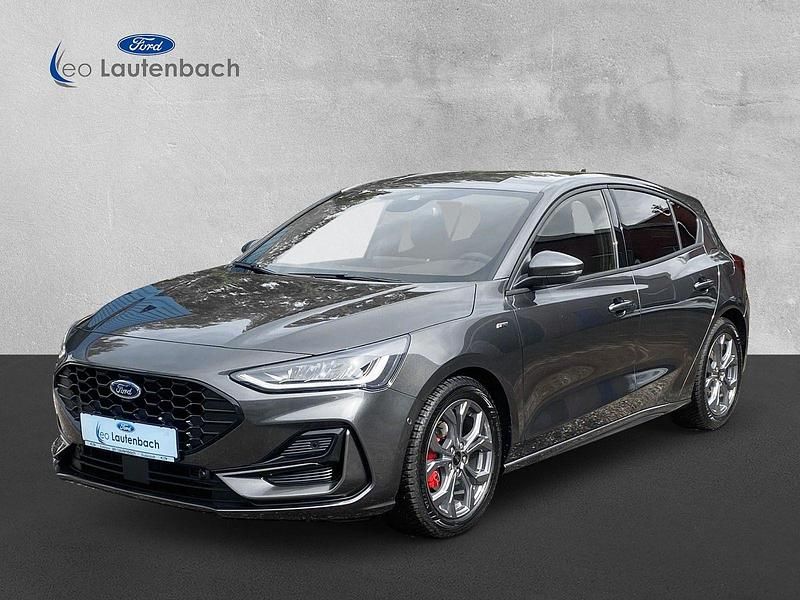 Magneticgrau (metallic) Gebraucht 2024 Ford Focus ST-Line Limousine | 27.500 € (Teuer) - Bild 1/4