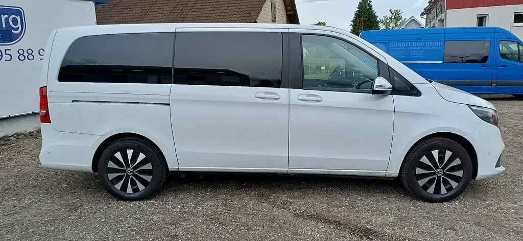 Gebraucht Mercedes V220 163 PS (119 kW) 2022 Weiß Van / Kleinbus