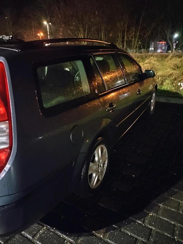 Blau Gebraucht 2004 Ford Mondeo Kombi | 449 € (Superpreis) - Bild 1/4