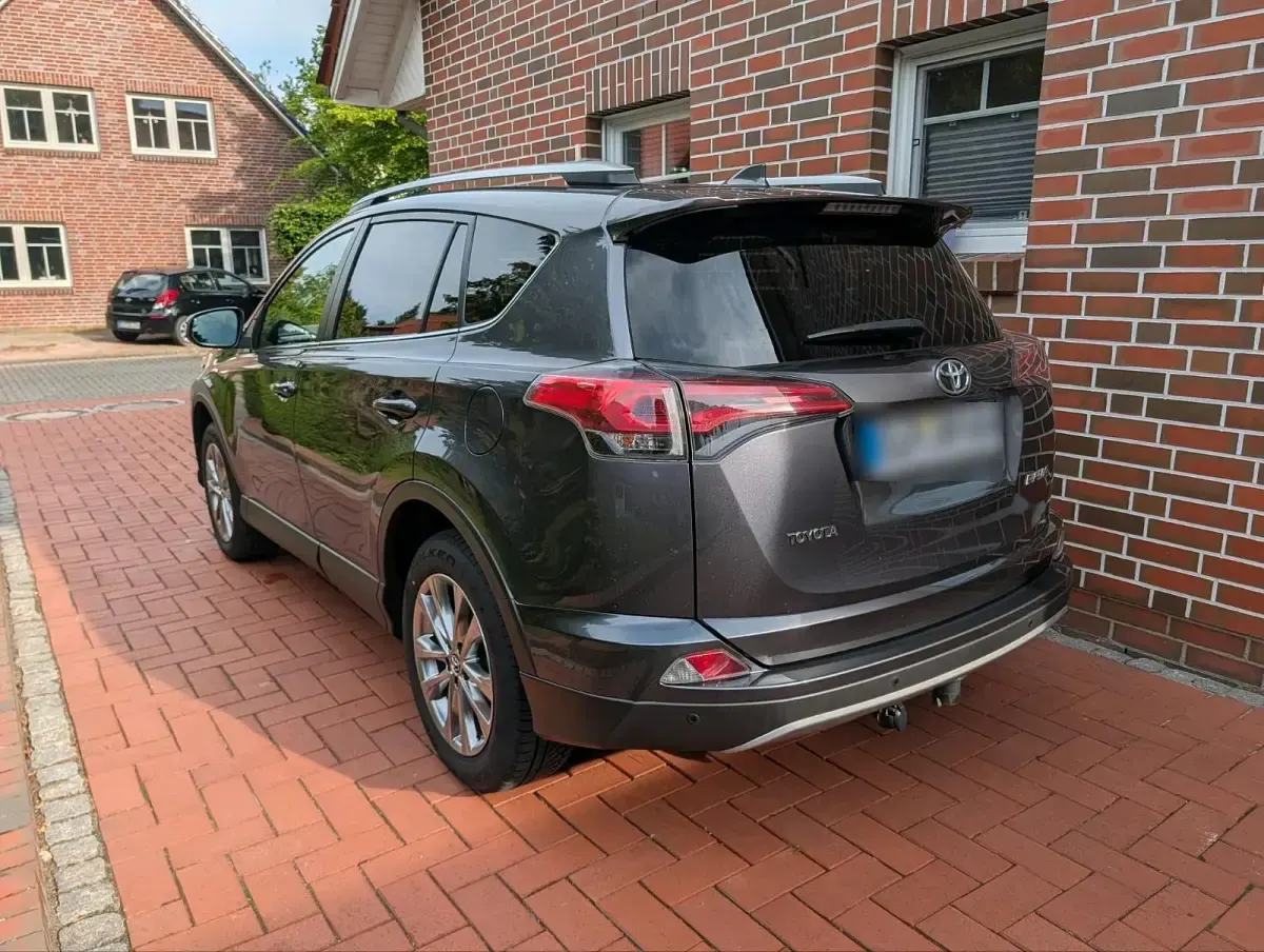 Gebraucht Toyota RAV4 143 PS (105 kW) 2016 Grau SUV