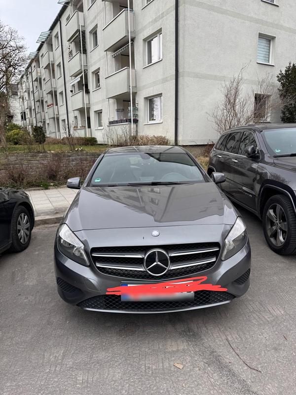 Gebraucht Mercedes A180 121 PS (88 kW) 2014 Grau Kleinwagen