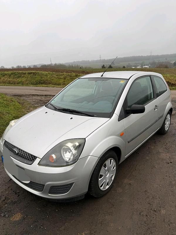 Silber Gebraucht 2007 Ford Fiesta Kleinwagen | 1.650 € (Fairer Preis) - Bild 1/4