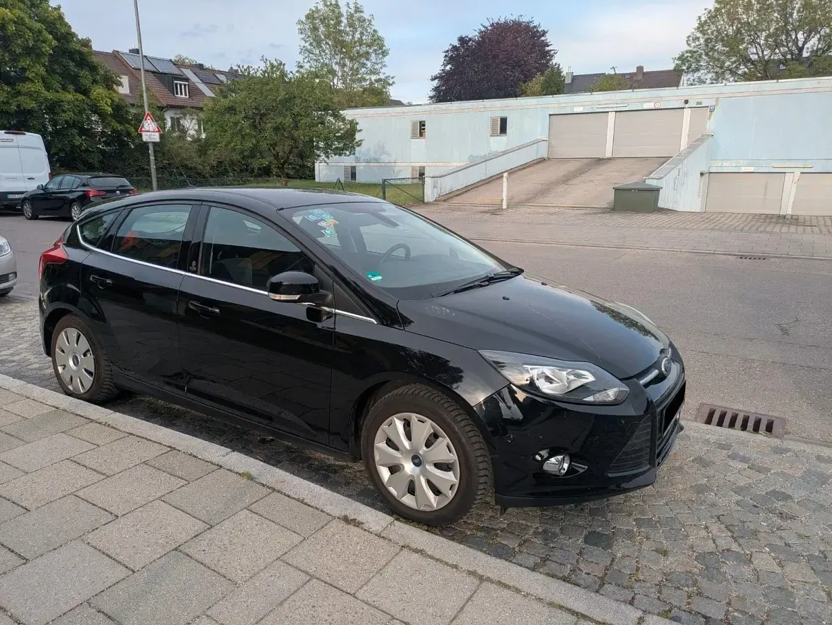 Gebraucht Ford Focus 125 PS (91 kW) 2012 Schwarz Kombi