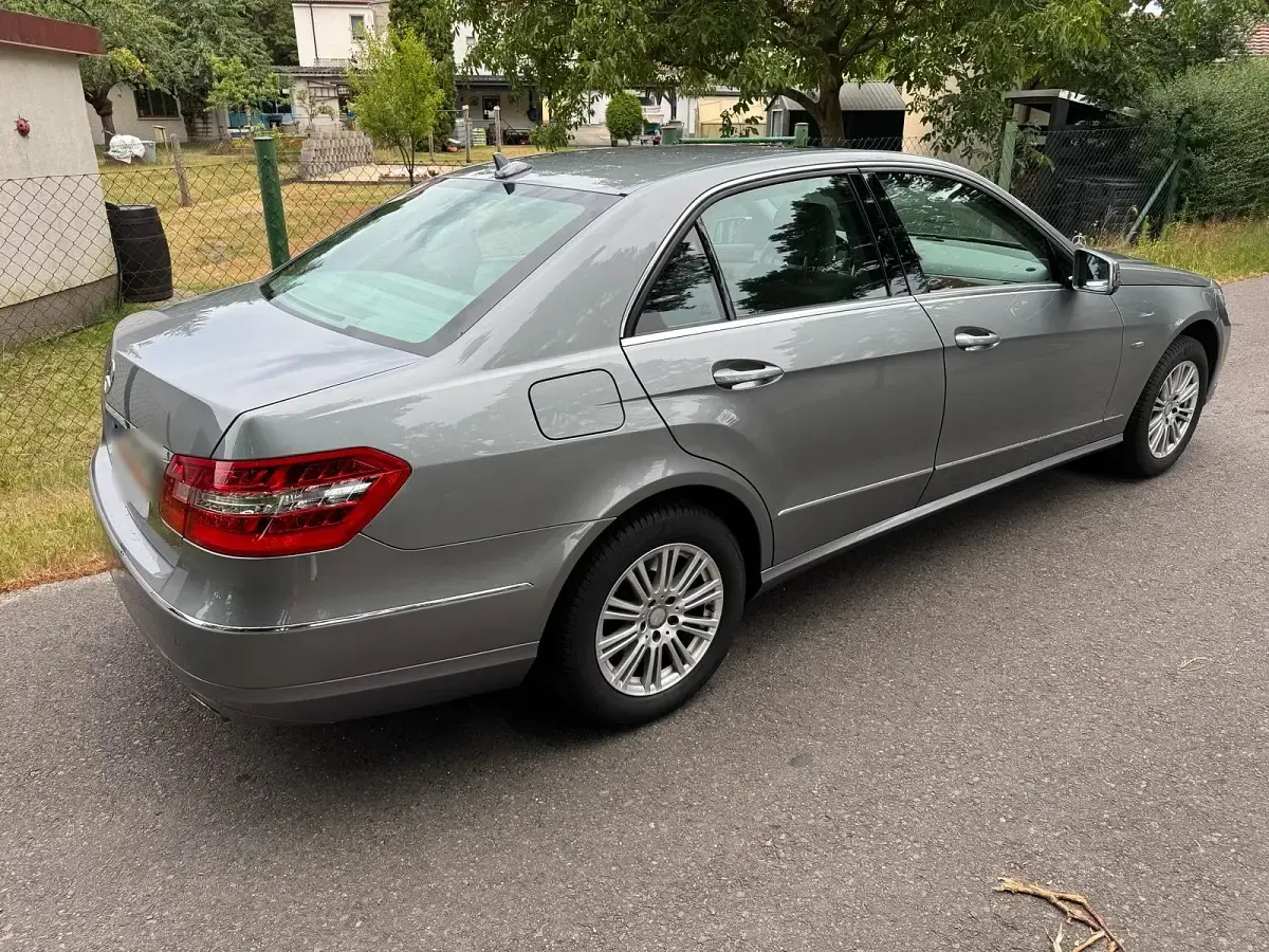 Gebraucht Mercedes E300 Elegance 231 PS (169 kW) 2010 Silber Limousine