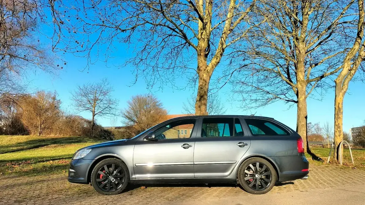 Gebraucht Skoda Octavia RS 170 PS (125 kW) 2011 Grau Kombi