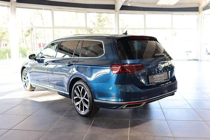 Gebraucht VW Passat 190 PS (139 kW) 2020 Aquamarinblau Kombi