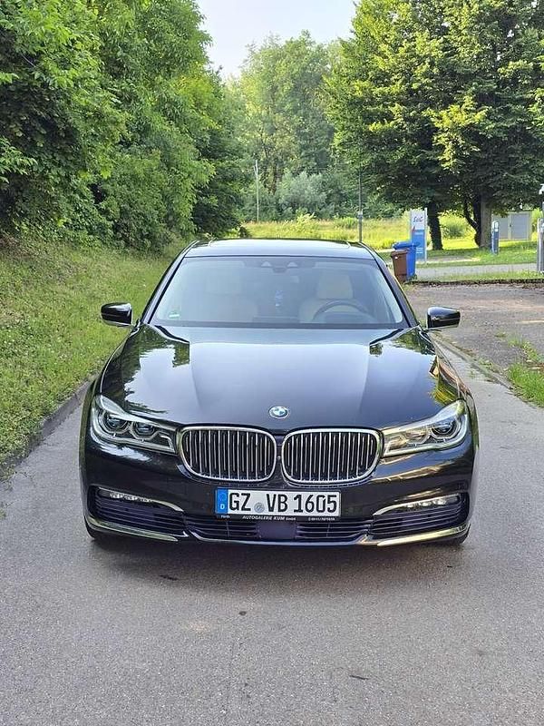 Schwarz Gebraucht 2016 BMW 740L Limousine | 35.000 € (Teuer) - Bild 1/4