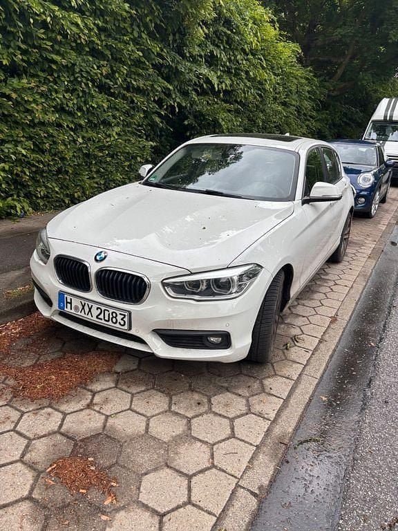 Weiß Gebraucht 2018 BMW 118 Sport Line Kleinwagen | 15.500 € (Superpreis) - Bild 1/4