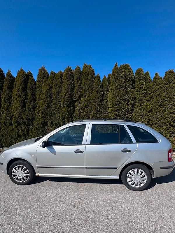 Gebraucht Skoda Fabia 63 PS (46 kW) 2006 Silber Limousine