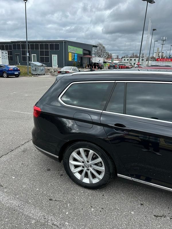 Gebraucht VW Passat Highline 239 PS (175 kW) 2015 Schwarz Kombi