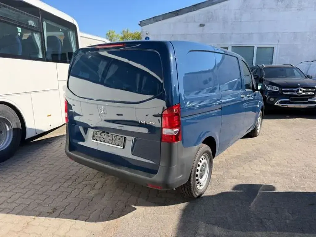 Gebraucht Mercedes Vito 136 PS (100 kW) 2021 Stahlblau Van