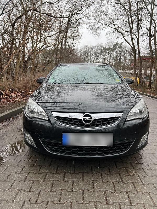 Gebraucht Opel Astra 125 PS (91 kW) 2012 Schwarz Kombi