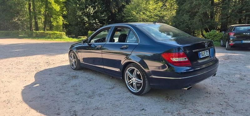 Gebraucht Mercedes C350 Elegance 306 PS (225 kW) 2011 Blau Limousine