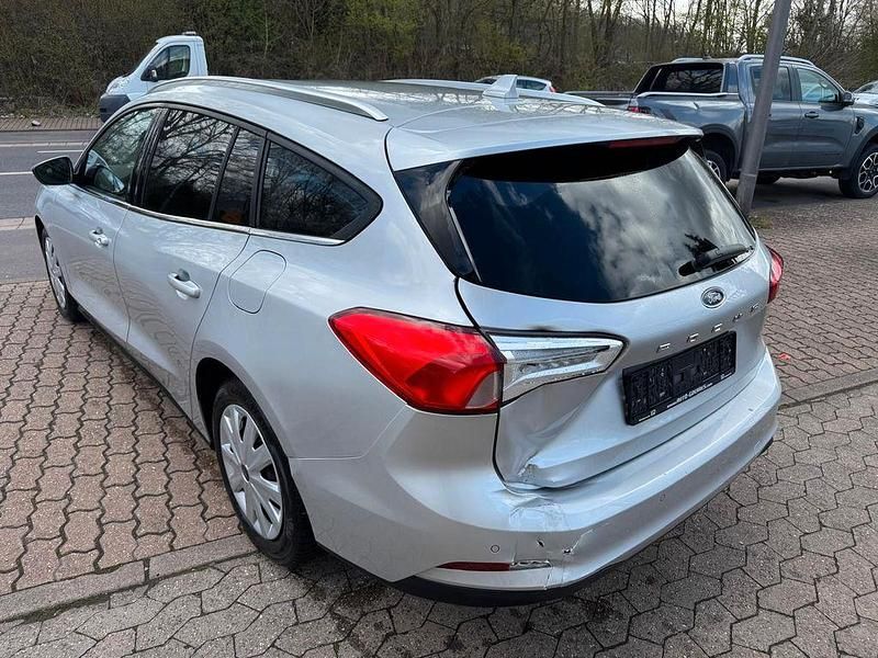 Gebraucht Ford Focus Cool & Connect 120 PS (88 kW) 2020 Grau Limousine