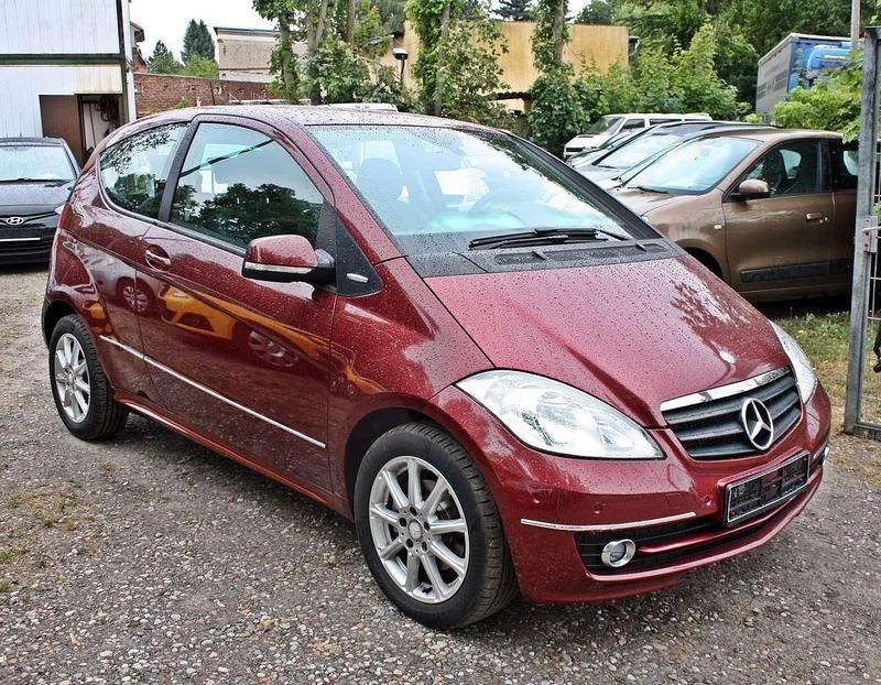 Rot Gebraucht 2009 Mercedes A180 Edition Limousine | 5.899 € (Fairer Preis) - Bild 1/4