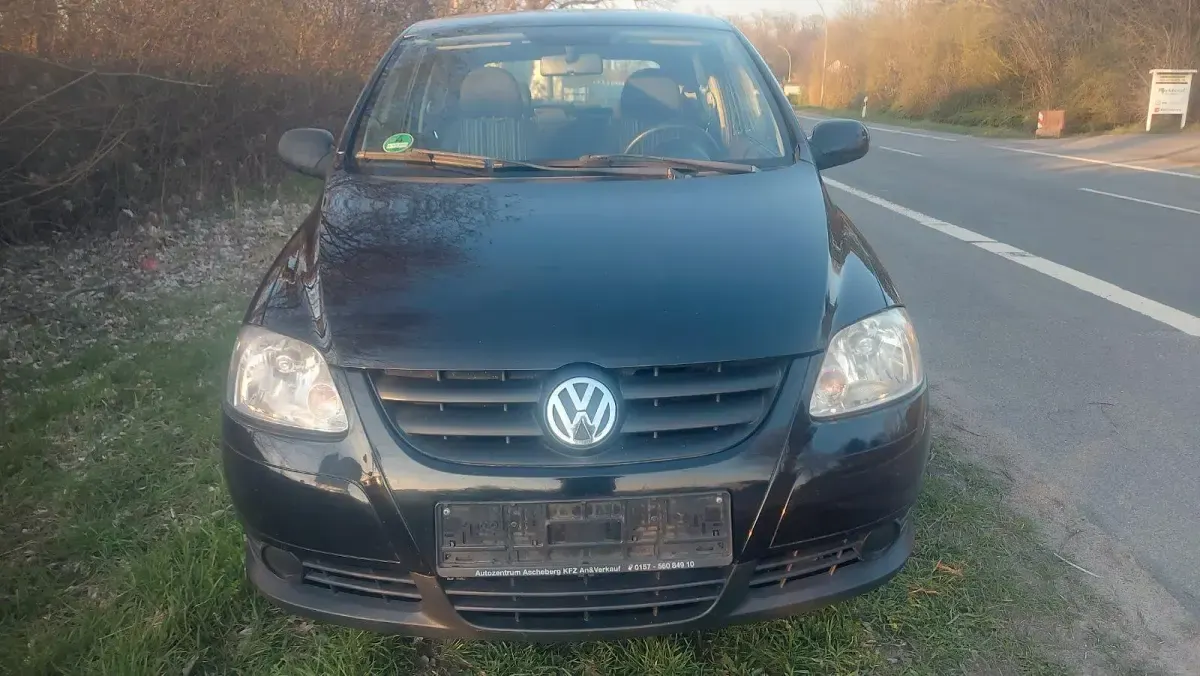 Gebraucht VW Fox 54 PS (39 kW) 2005 Schwarz Kleinwagen