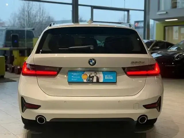 Gebraucht BMW 330 Sport Line 265 PS (194 kW) 2020 Alpinweiss iii Kombi