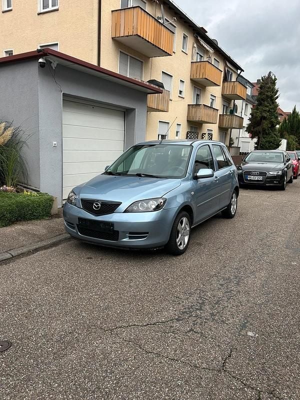 Blau Gebraucht 2006 Mazda 2 Active Kleinwagen | 4.199 € (Fairer Preis) - Bild 1/4
