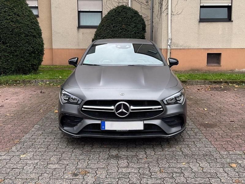 Grau Gebraucht 2019 Mercedes CLA35 AMG AMG Coupé | 42.000 € (Etwas zu teuer) - Bild 1/4
