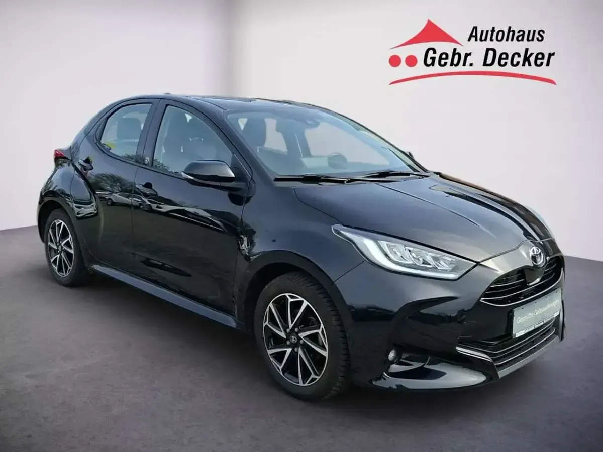 Gebraucht Toyota Yaris Basis 125 PS (91 kW) 2021 Mysticschwarz mica Kleinwagen