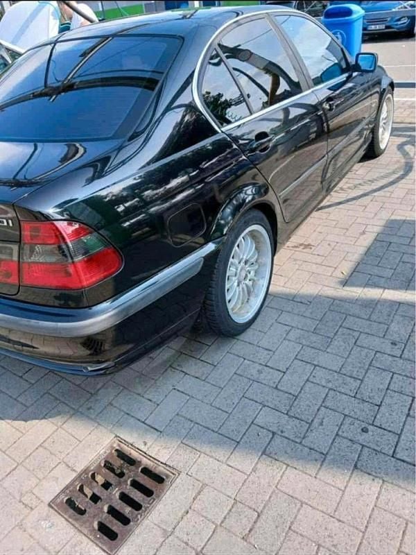 Schwarz Gebraucht 1999 BMW 320 Limousine | 2.300 € - Bild 1/4