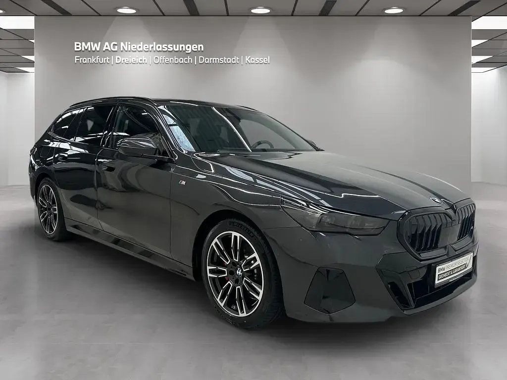 Gebraucht BMW 520 M Sport 197 PS (144 kW) 2025 Grau Limousine