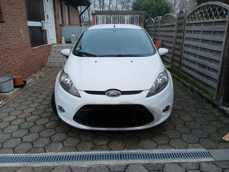 Gebraucht Ford Fiesta Champions Edition 60 PS (44 kW) 2012 Weiß Limousine