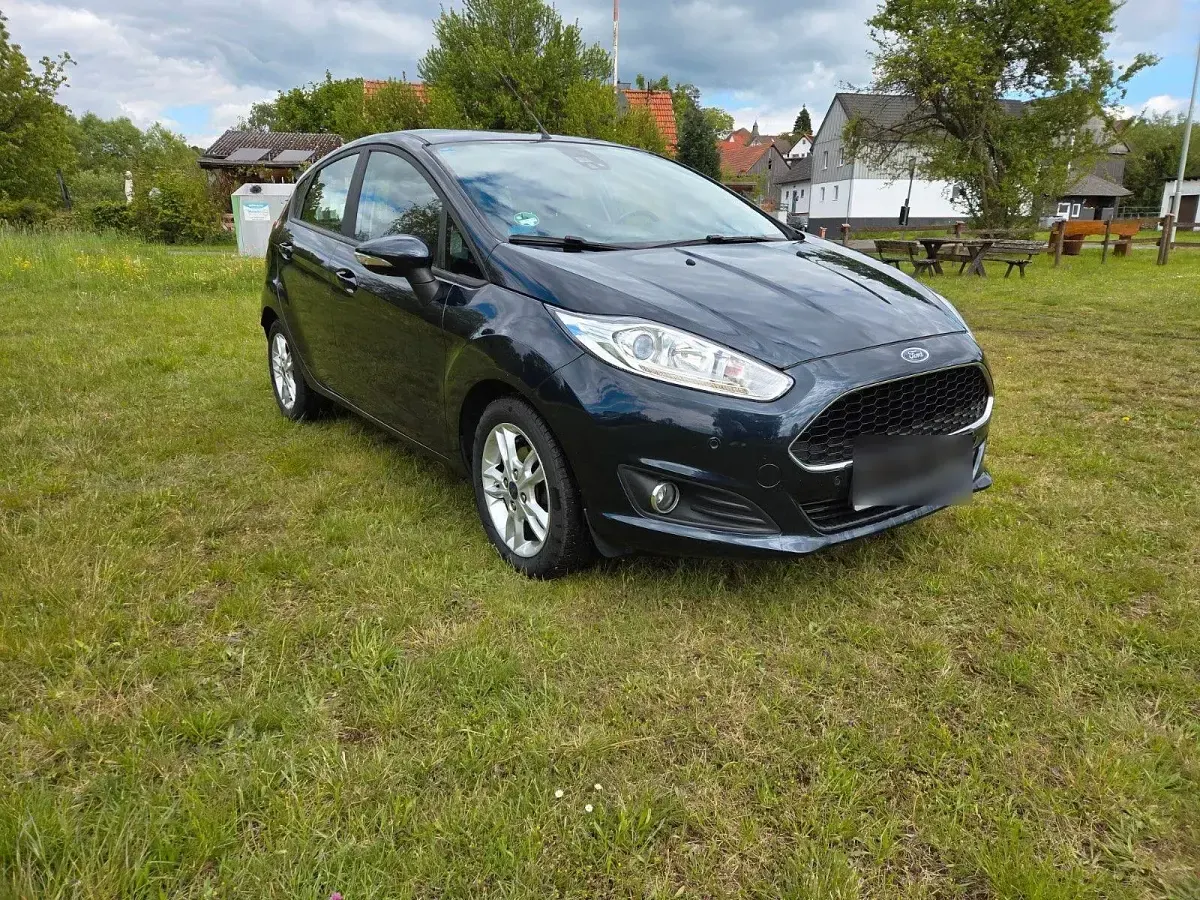 Gebraucht Ford Fiesta 101 PS (74 kW) 2016 Blau Kleinwagen