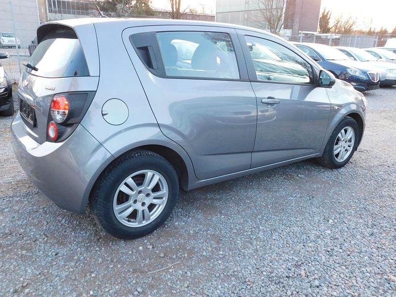 Gebraucht Chevrolet Aveo LT 101 PS (74 kW) 2012 Grau Kleinwagen