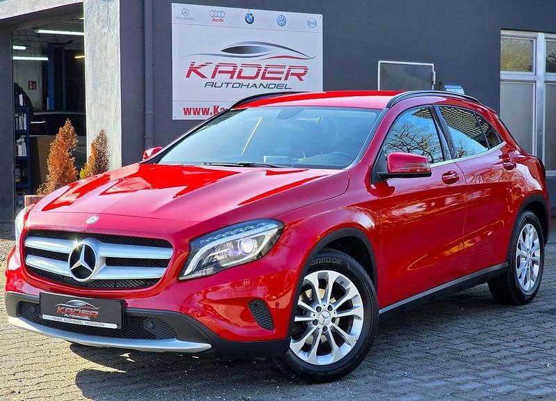 Gebraucht Mercedes GLA200 136 PS (100 kW) 2014 Rot SUV