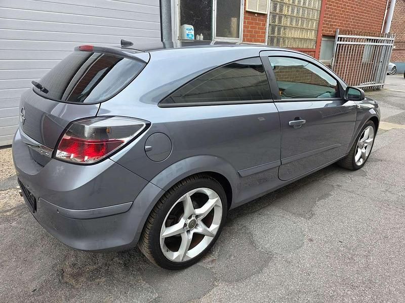 Gebraucht Opel Astra GTC Sport 140 PS (102 kW) 2007 Grau Kleinwagen